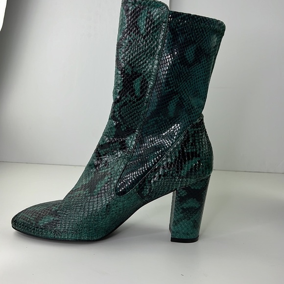 Stuart Weitzman Fifer 80 Emerald Boot with Chunky Heel - Picture 4 of 11